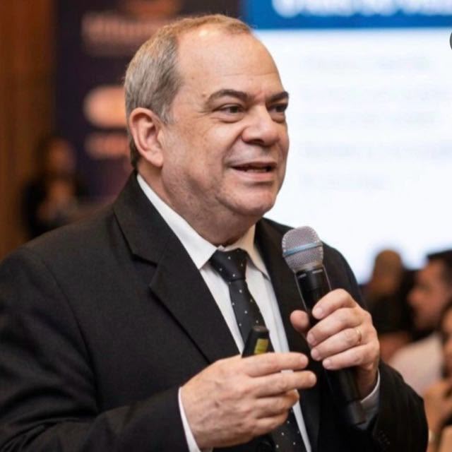 Autor: Marcus Vinicius Rivoiro