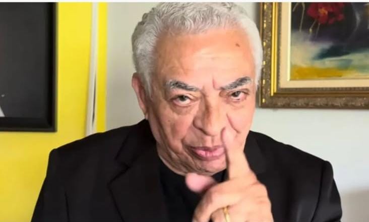 Jornalista Osmar Silva tem mais de 80, mas continua na ativa.