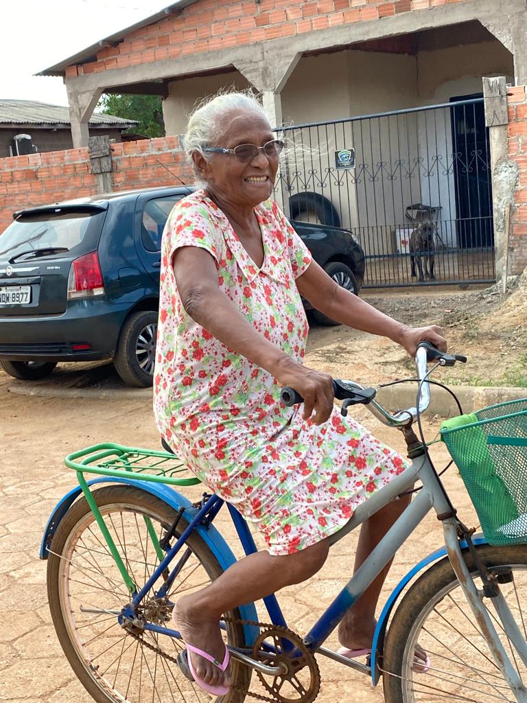 Dona Pedrina é paciente geriátrica e leva uma vida muito ativa, orgulha-se a médica.